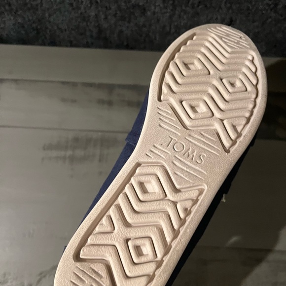 TOMS - Picture 9 of 11